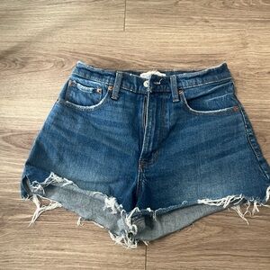 Abercrombie Curve Love 90s Cutoff Short 25/0